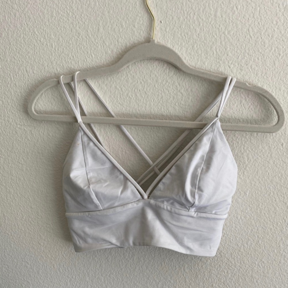 Lululemon workout top.